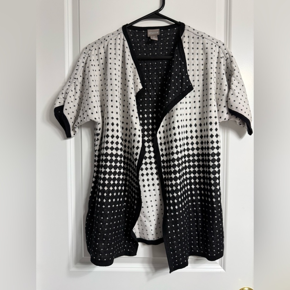 Chico’s Black White Geometric Short Sleeve Open Cardigan Sweater Size 0/Small